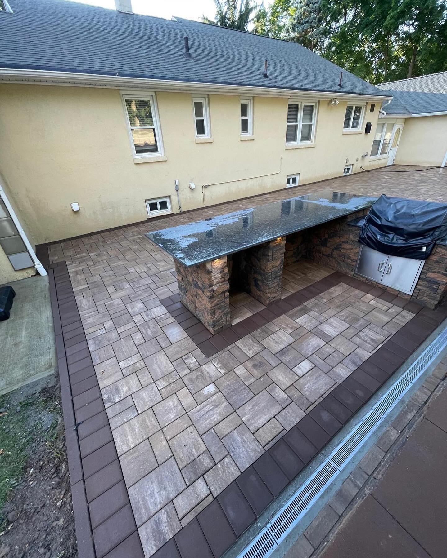Paver Patio & Outdoor Kitchen